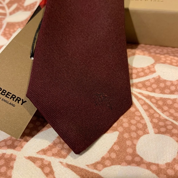 NWT Burberry Tie - 100% authentic - Picture 2 of 5